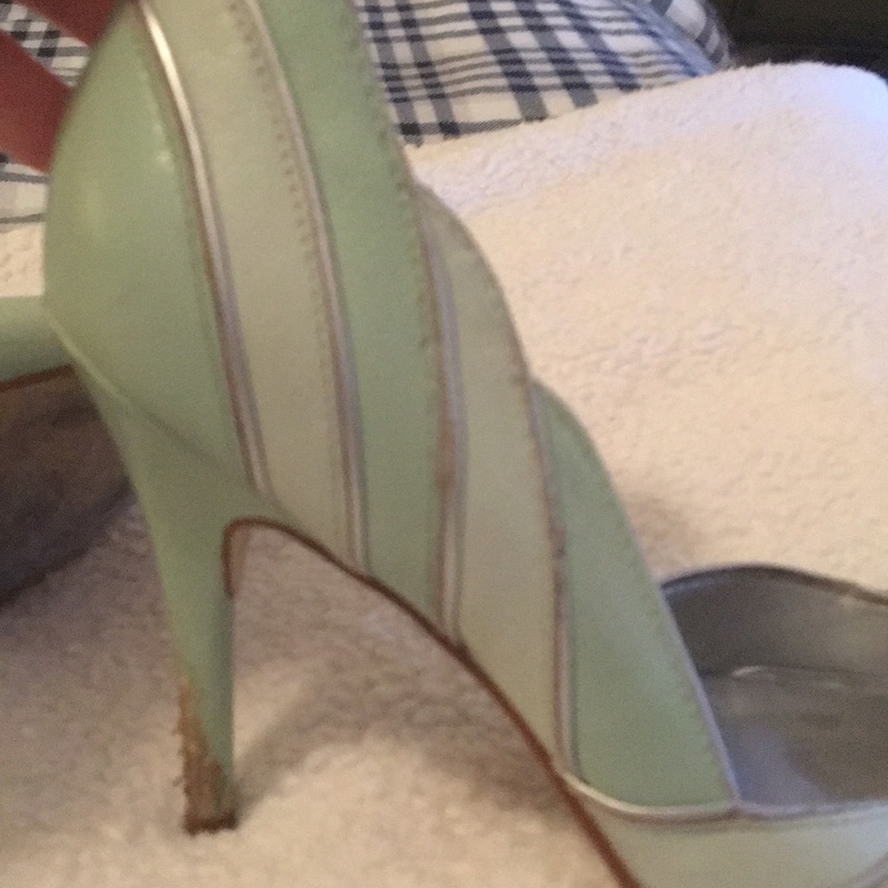 GUESS heels - Picture 3 of 5